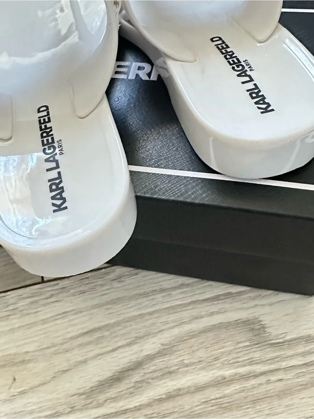 Karl Lagerfeld White Jelly Thong Sandals with Gold Chain & Crystal Trim 7M